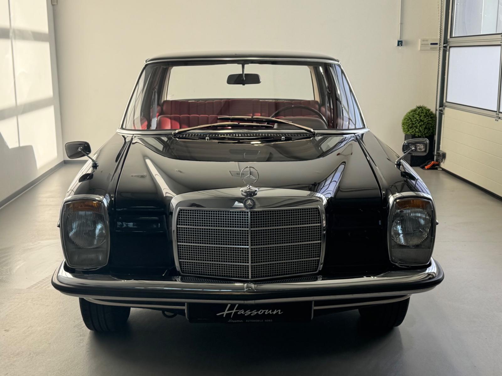 Mercedes-Benz 220D/8 Original Schwarz | Bordeaux