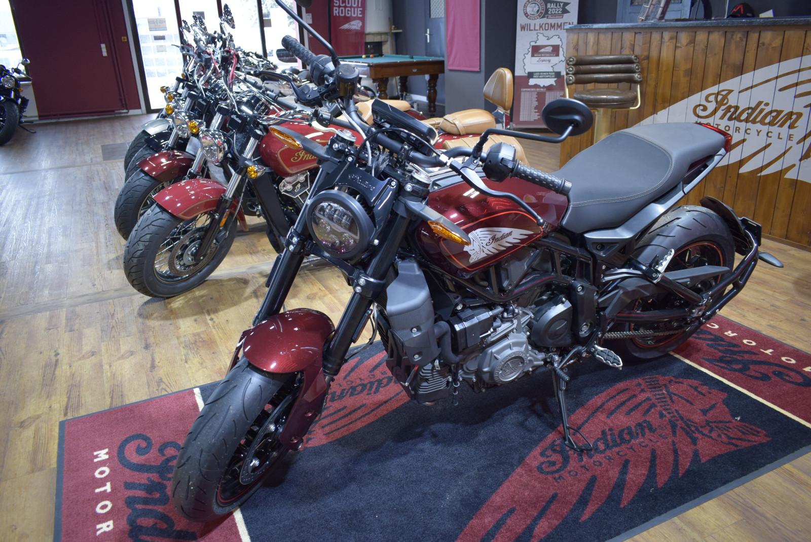 Indian FTR 1200 S maroon metallic Akrapvice Auspuff