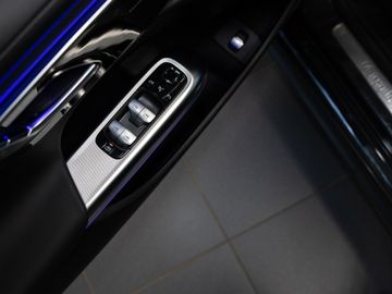 Mercedes E 200 - 12