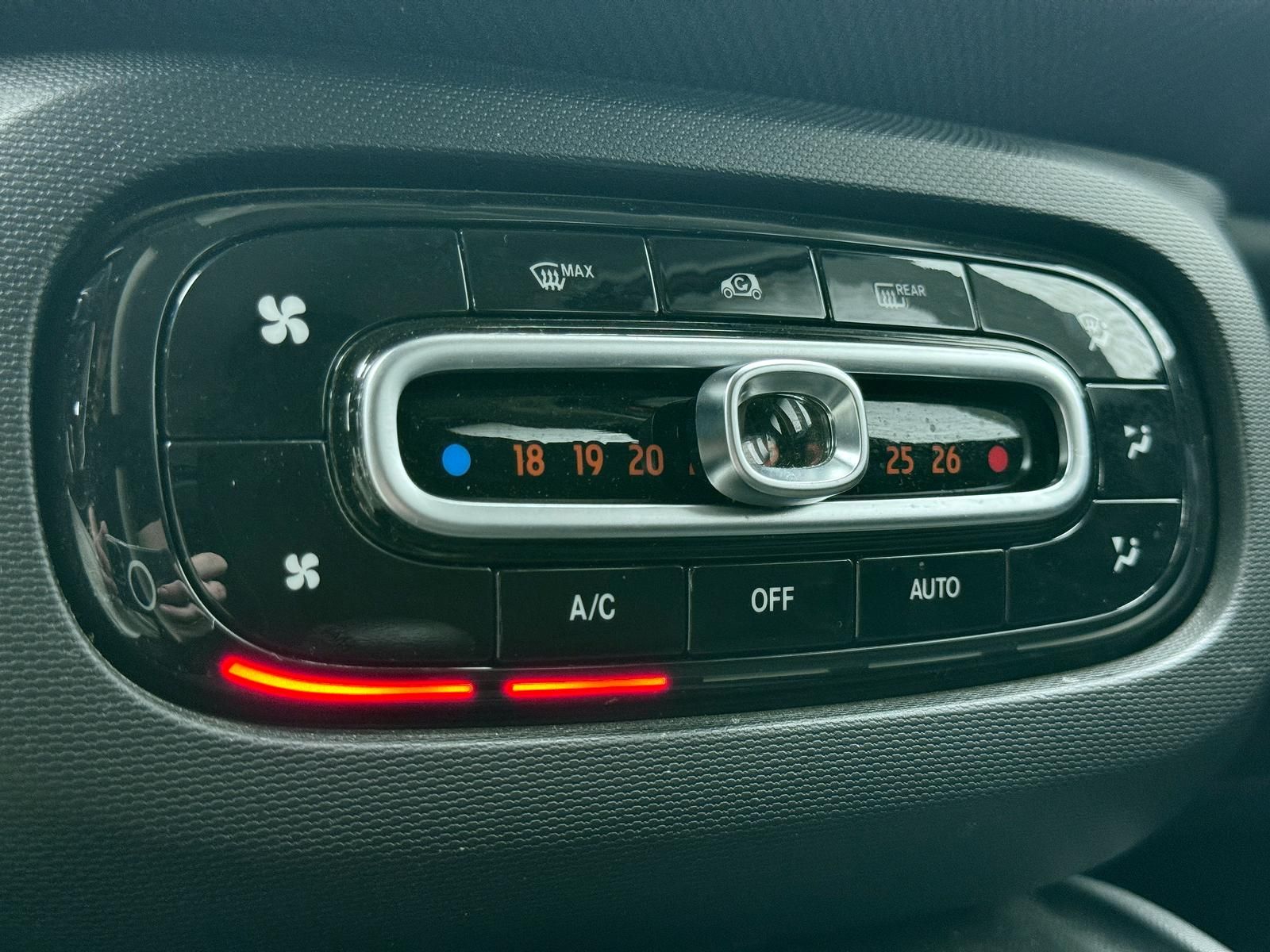 Fahrzeugabbildung Smart EQ-DRIVE60/PASSION/SHEIZ/R-CAM/PDC/NAVI/COOL&MED