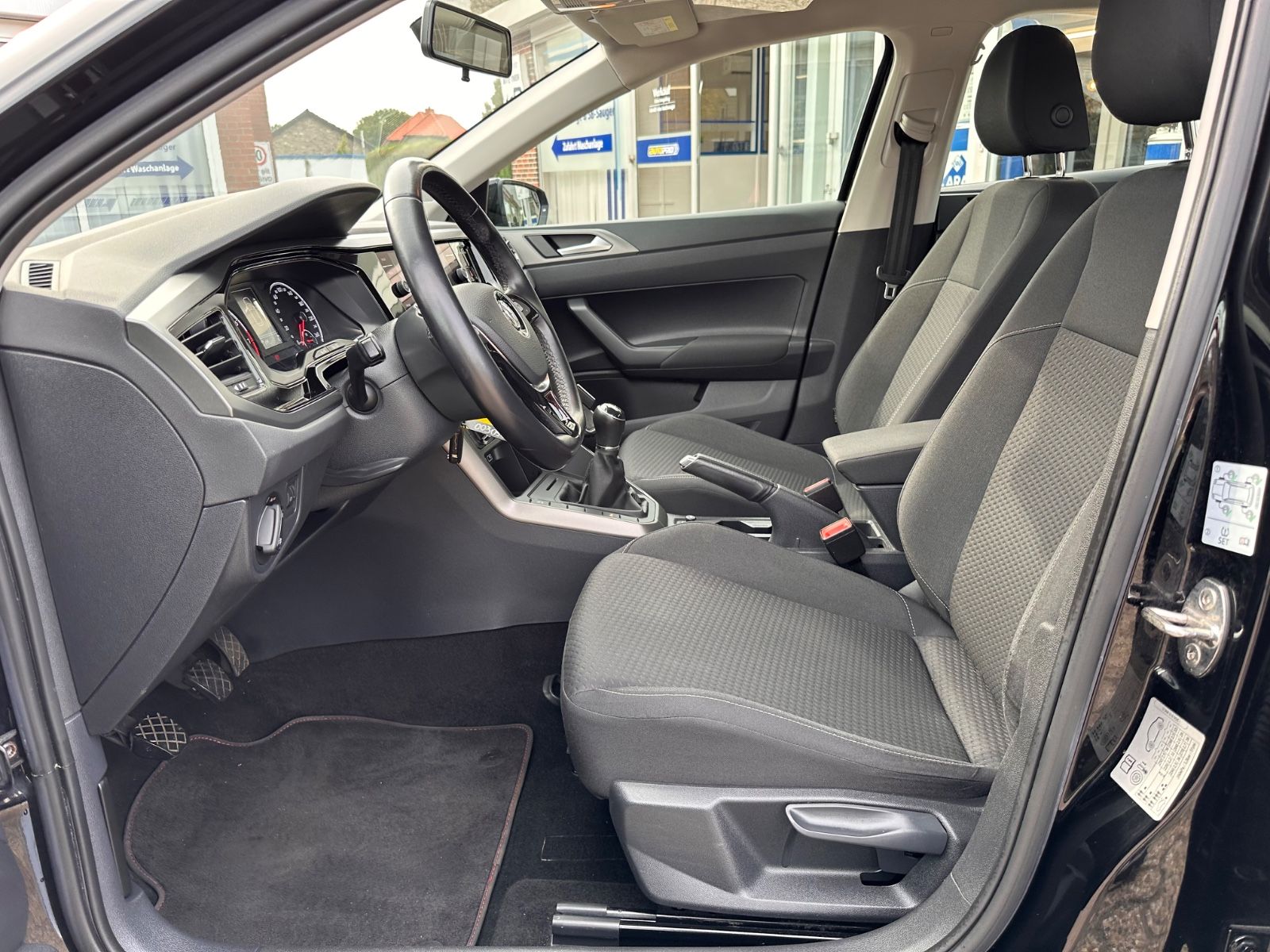 Fahrzeugabbildung Volkswagen Polo 1.0 TSI Comfortline APP/SHZG/GJR/PDC