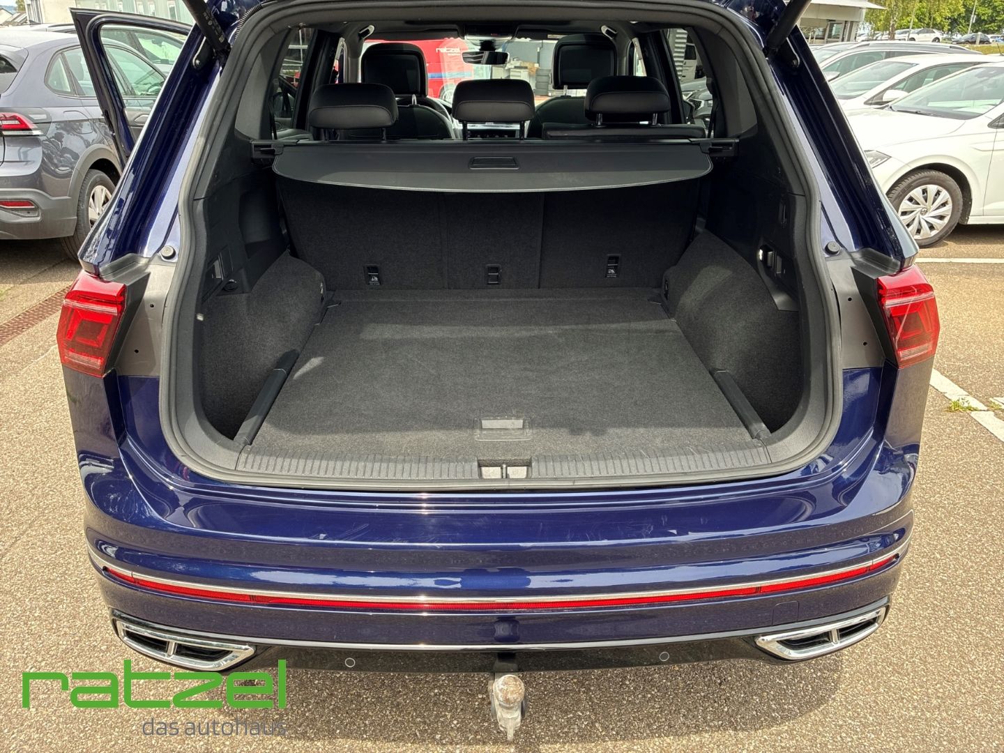 Fahrzeugabbildung Volkswagen Tiguan Allspace 4Motion R-Line DSG HUD Pano RFK