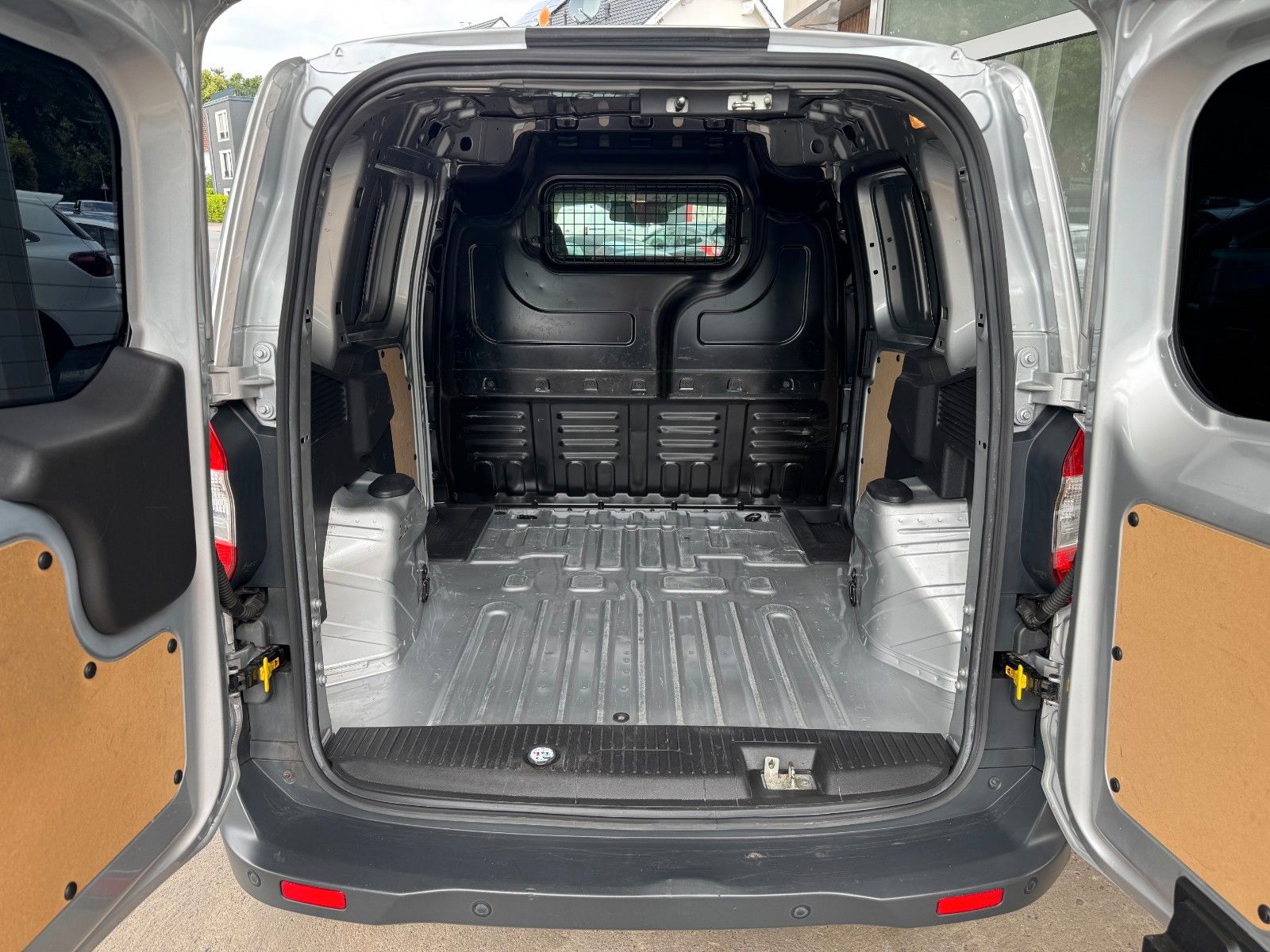 Fahrzeugabbildung Ford Transit Courier Klima/1.Hand