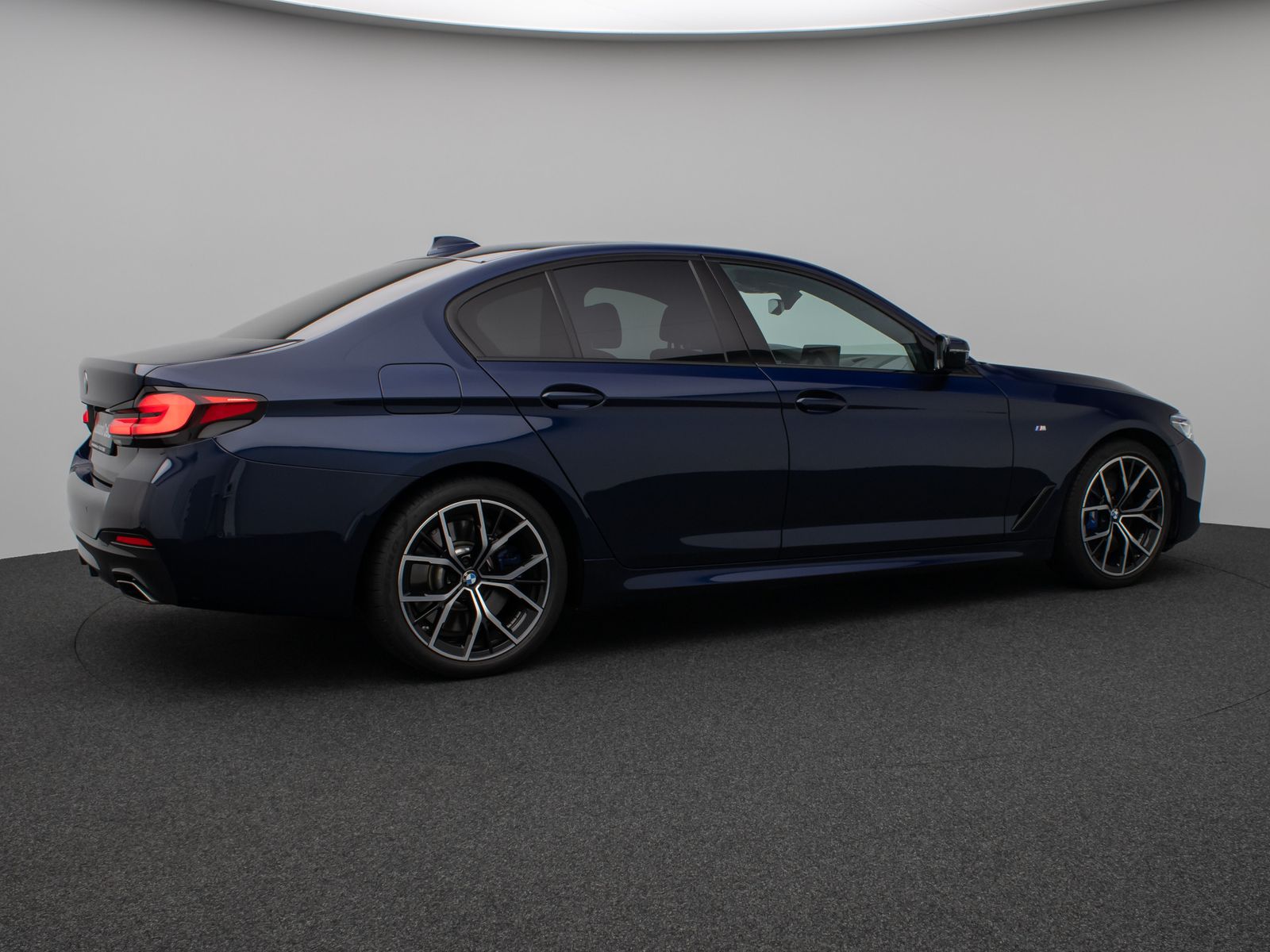 Fahrzeugabbildung BMW 540d xD M Sport Glasdach Kamer Laser HUD H/K 19"