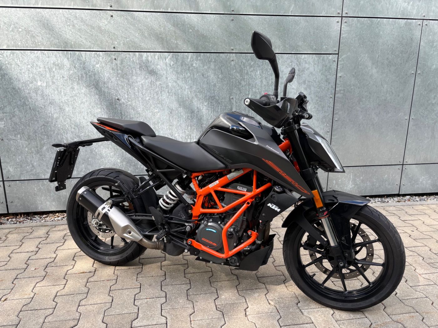 Fahrzeugabbildung KTM 390 Duke mit Tieferlegung 45 mm