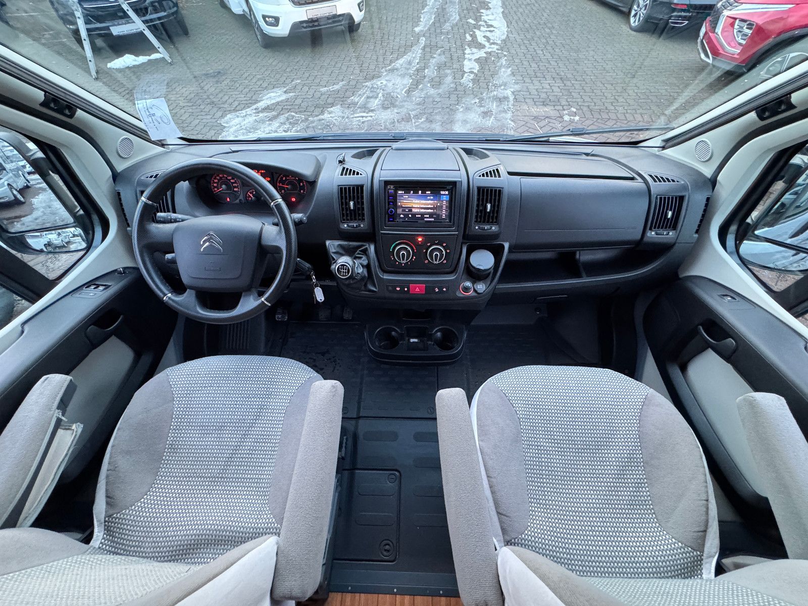 Fahrzeugabbildung Pössl 600 2WIN R PLUS CITROEN RAUMBAD VOLL SCHECKHEFT