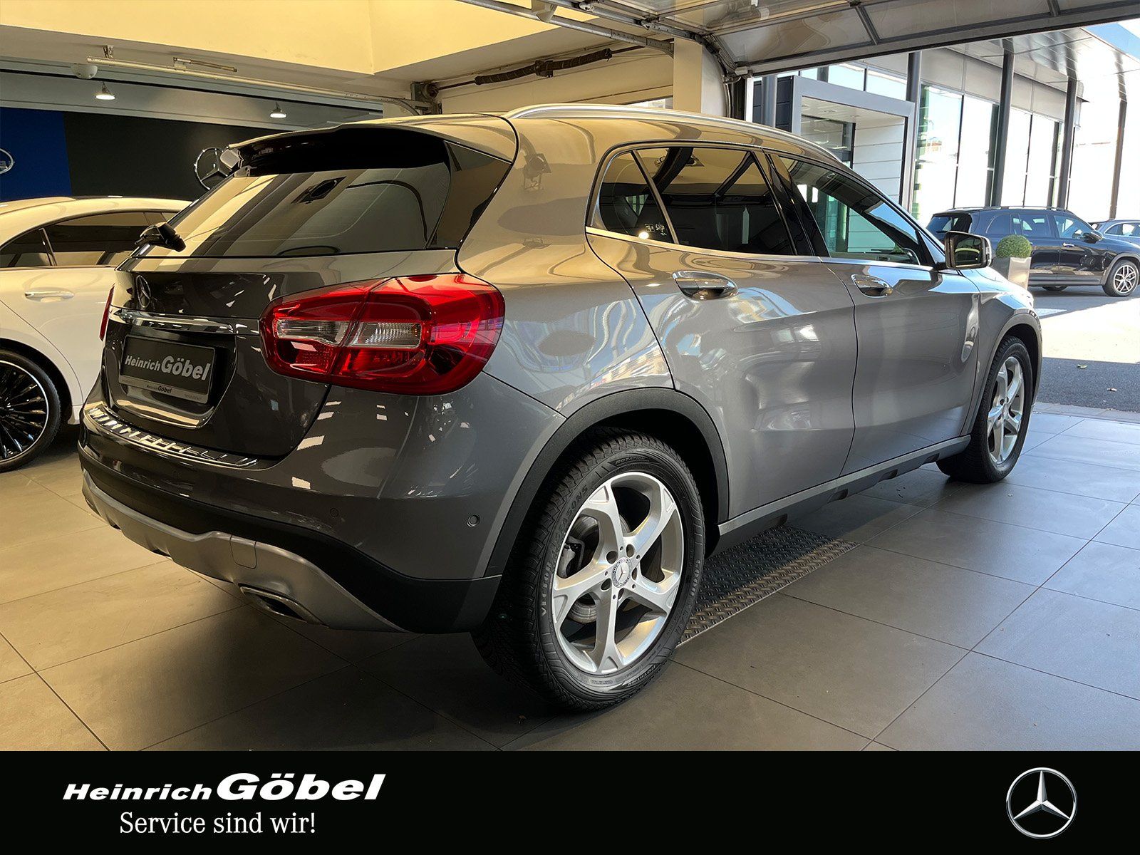 Fahrzeugabbildung Mercedes-Benz GLA 220 d URBAN+COMAND+PANO+KAMERA+TOTWINKEL+SMI