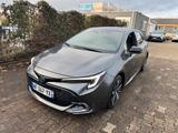 Toyota Corolla 1,8 Hybrid Black & White - Toyota Corolla mit Benzin-Antrieb: Limousine, 1.8