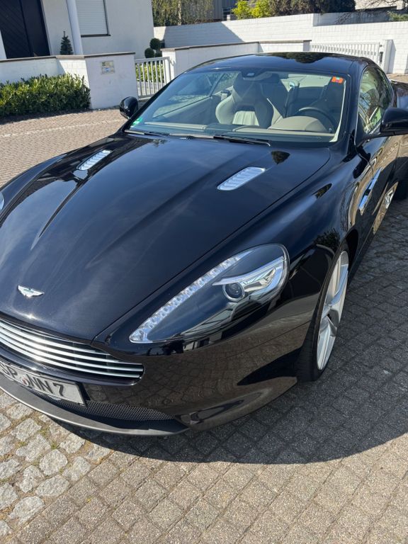 Aston Martin DB9