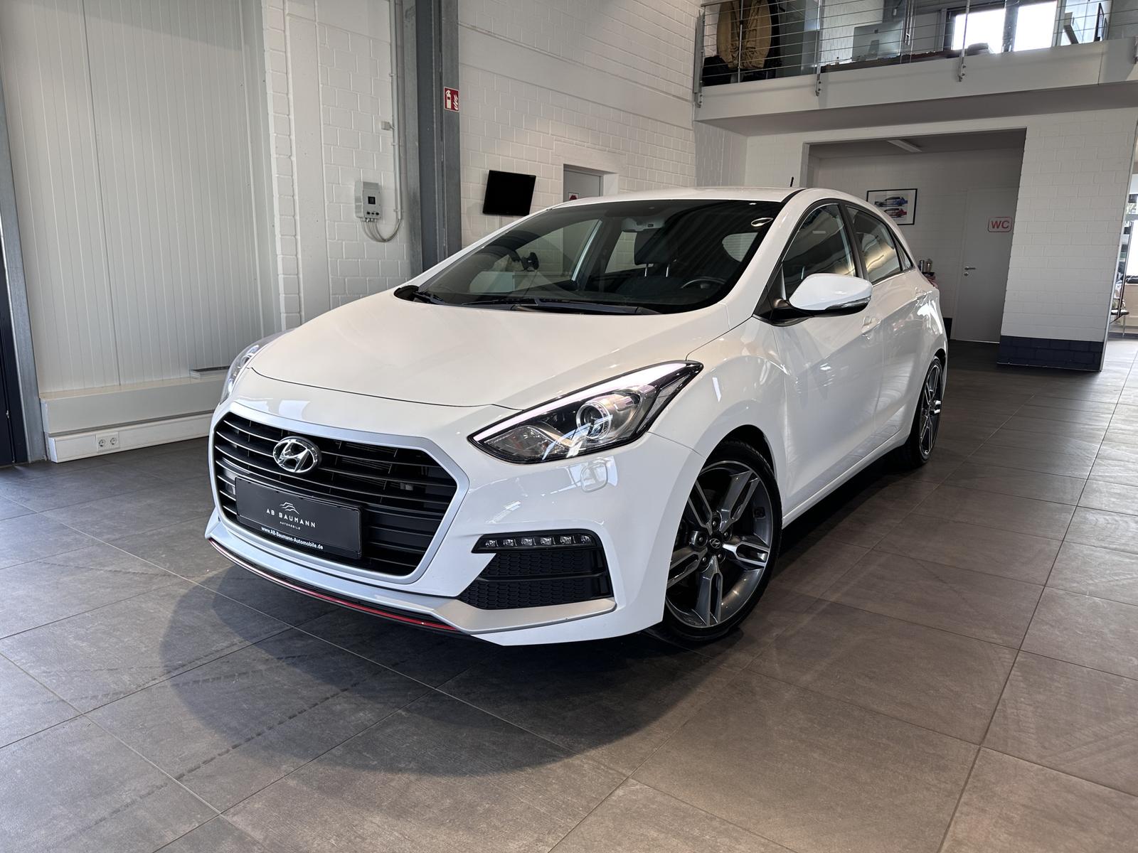 Hyundai i30 Turbo *1. HAND, NAVI, RFK, SCHECKHEFT*