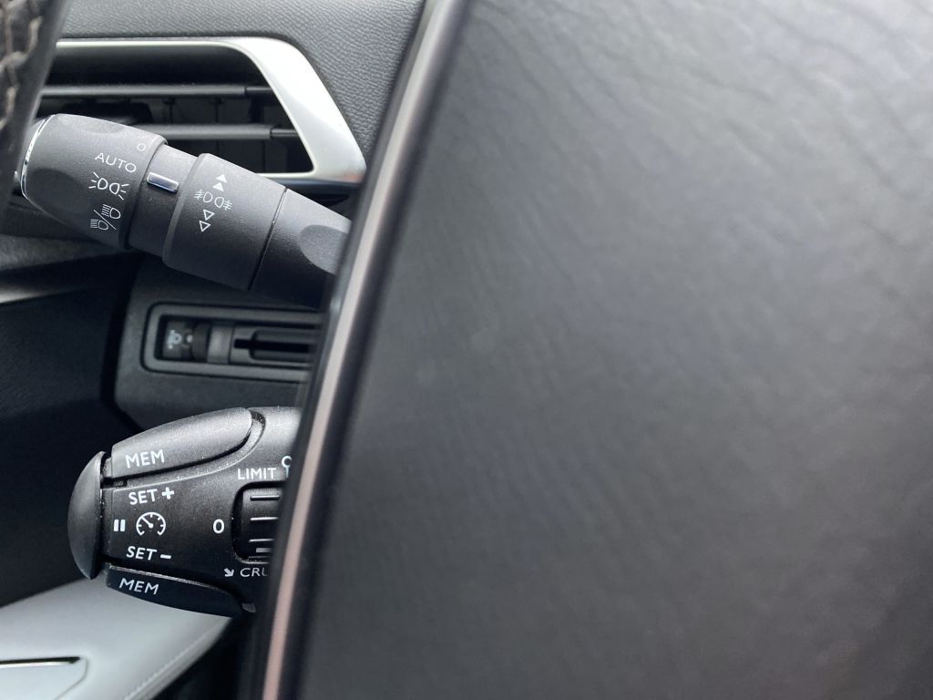 Fahrzeugabbildung Peugeot 3008 PureTech 130 S&S GPF Allure *Navi*Rückfahrk