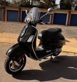Vespa GTS 300 Super, ABS/ASR, 1. Hand, Serienzustand  - Vespa Motorräder in Hamburg