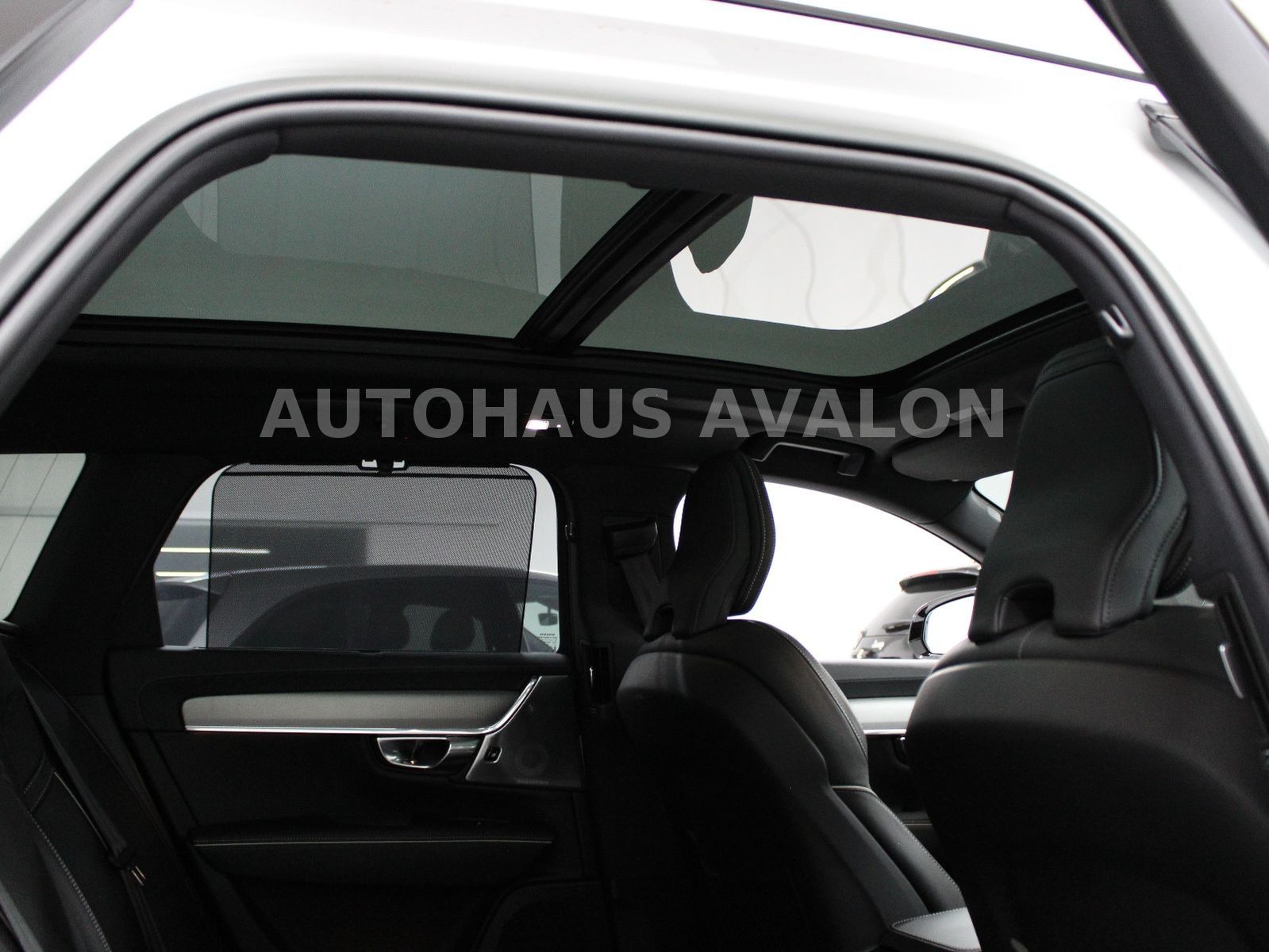 Volvo V90 AWD*Ultimate Dark*R-Design~B&W®~PANO~FOUR-C foto 23