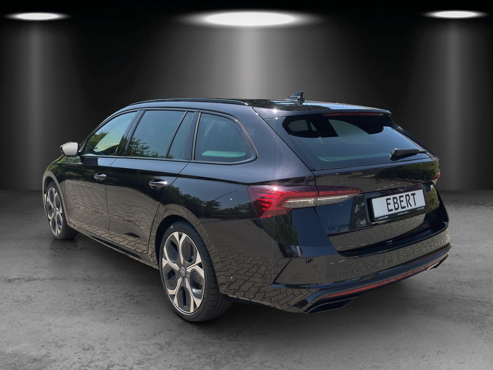 Fahrzeugabbildung SKODA Octavia Combi RS 2,0 TSI 195 kW DSG