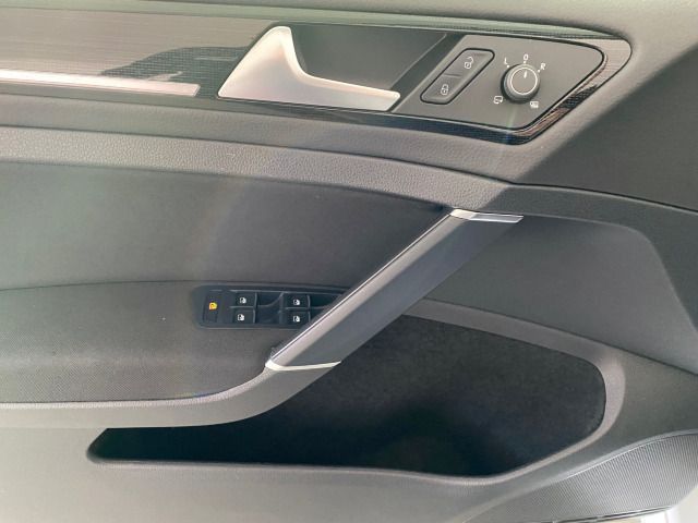 Golf VII Highline R-Line 1.5 TSI LED+NAVI