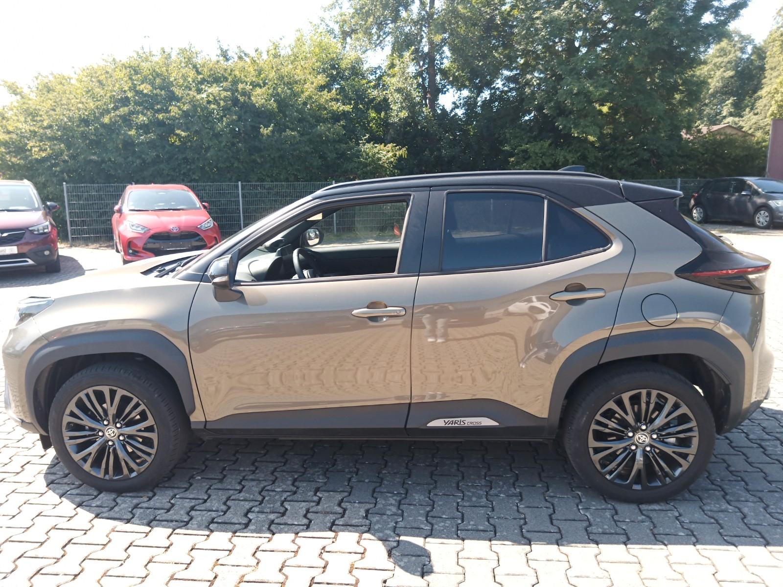 Toyota Yaris Cross Hybrid AWD-i Adventure