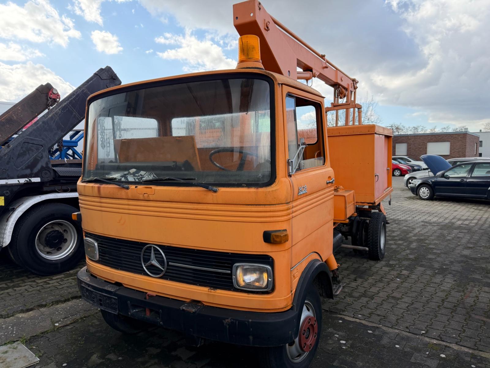Mercedes-Benz T2 808 *Hubarbeitsbühne*Scheunenfund*