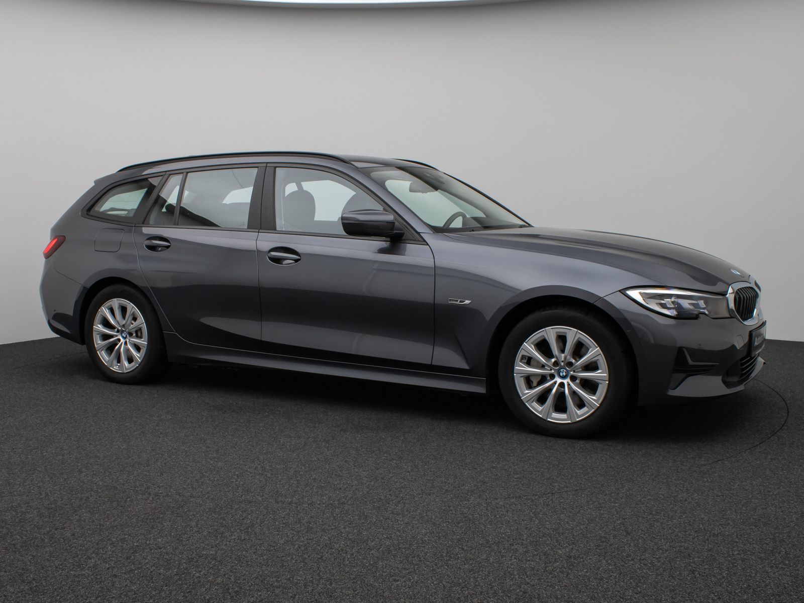 Fahrzeugabbildung BMW 330e Kamera DAB HiFi DrivingAssist Alarm Sport