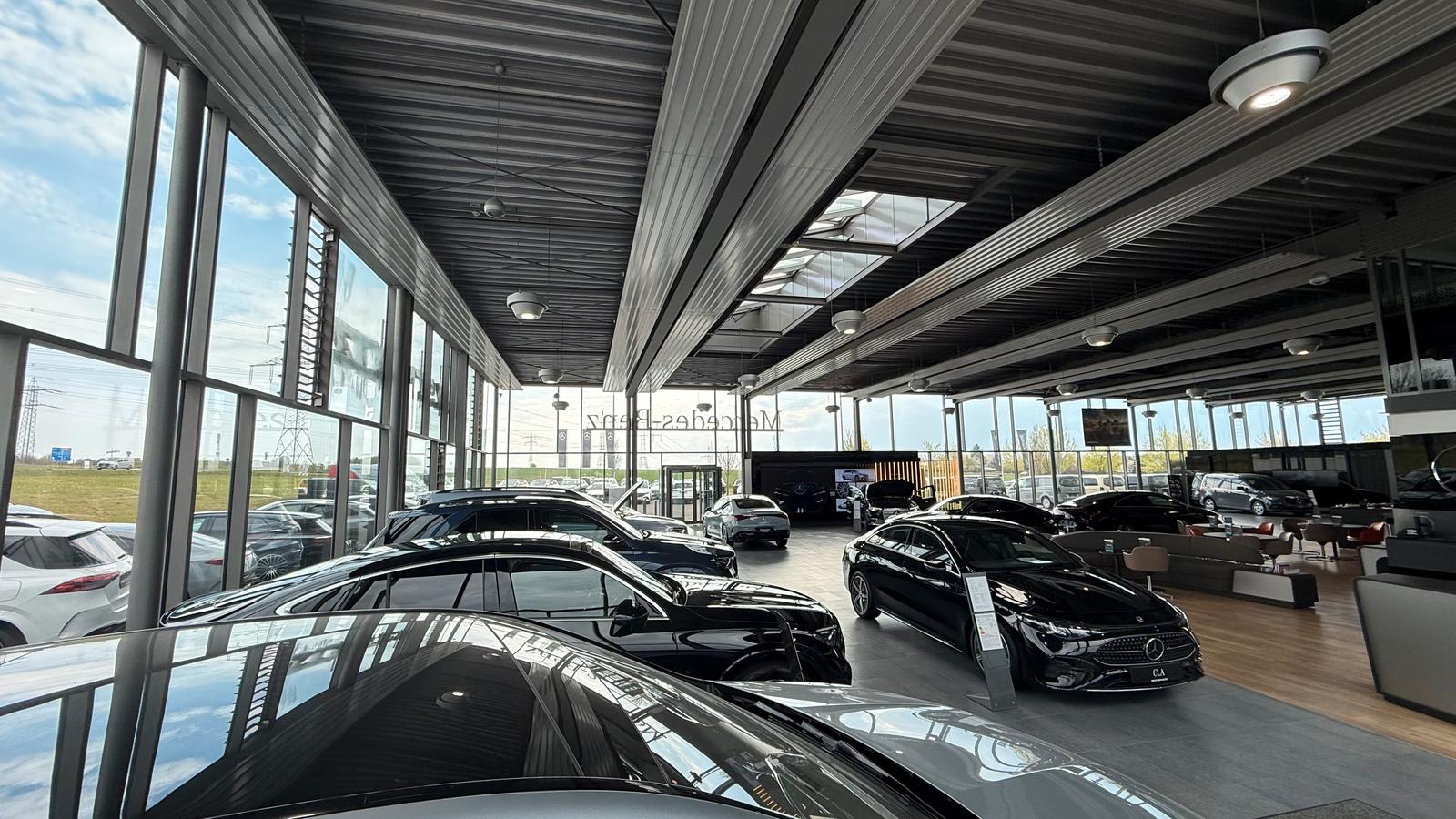 showroom-image-top