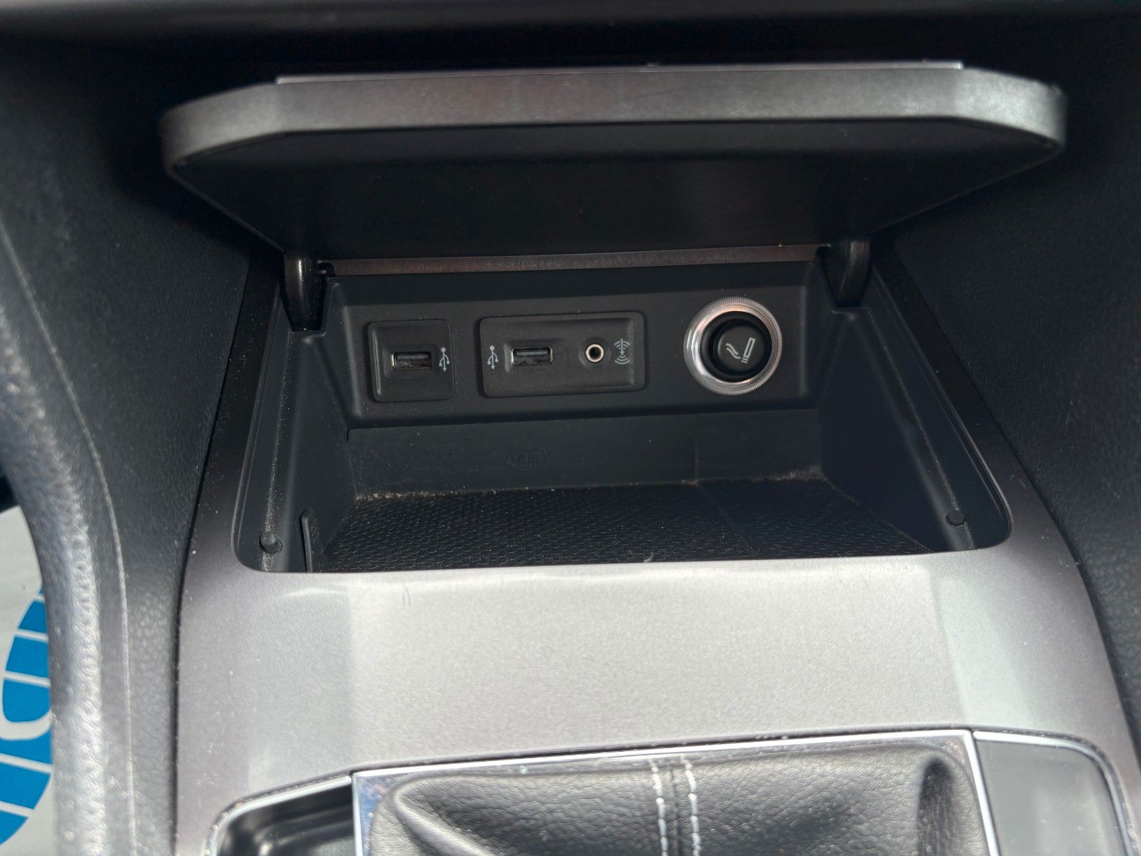 Fahrzeugabbildung Volkswagen Golf Sportsvan VII 1.6 TDI Lounge Navi PDC SHZ
