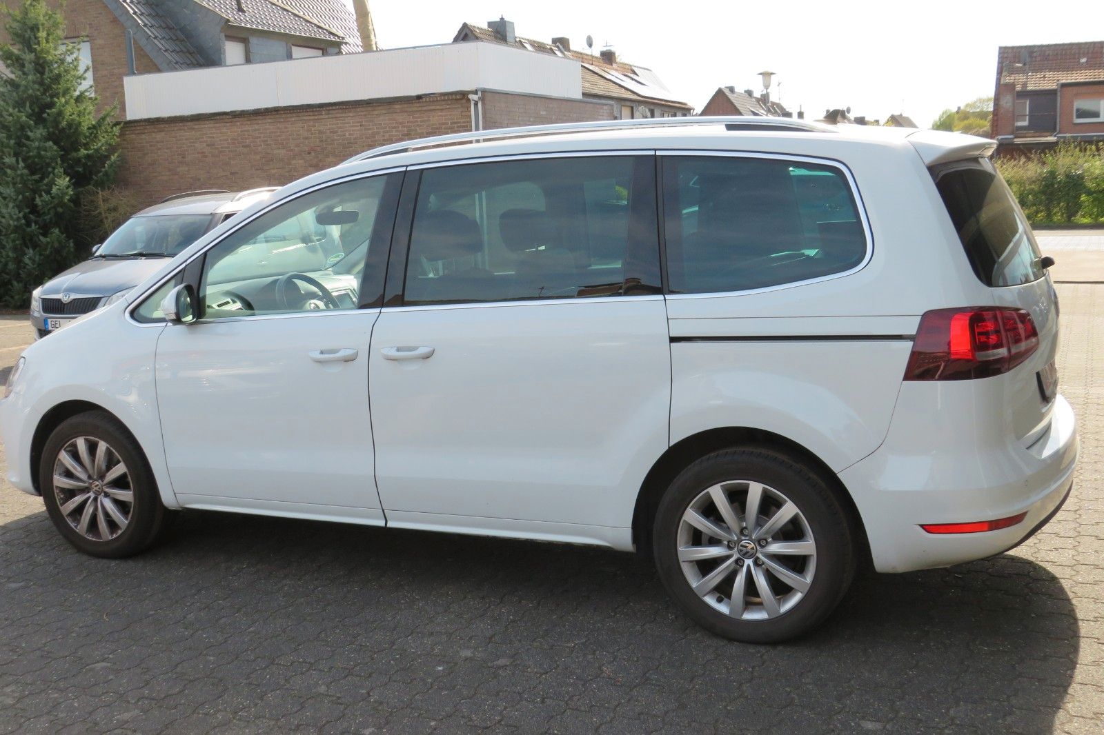 Fahrzeugabbildung Volkswagen Sharan Highline 7-SITZE AHK NAVI ACC 1.HAND