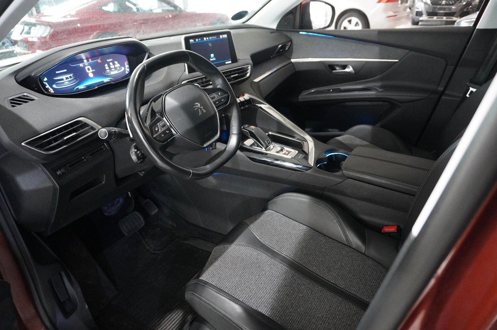 Fahrzeugabbildung Peugeot 3008 1.2 ALLURE NAVI/LED/VIRTU./SHZ/TEMP./NEBEL
