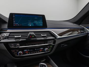 Fahrzeugabbildung BMW 540i Luxury Line HUD ACC LED Kamera 360°