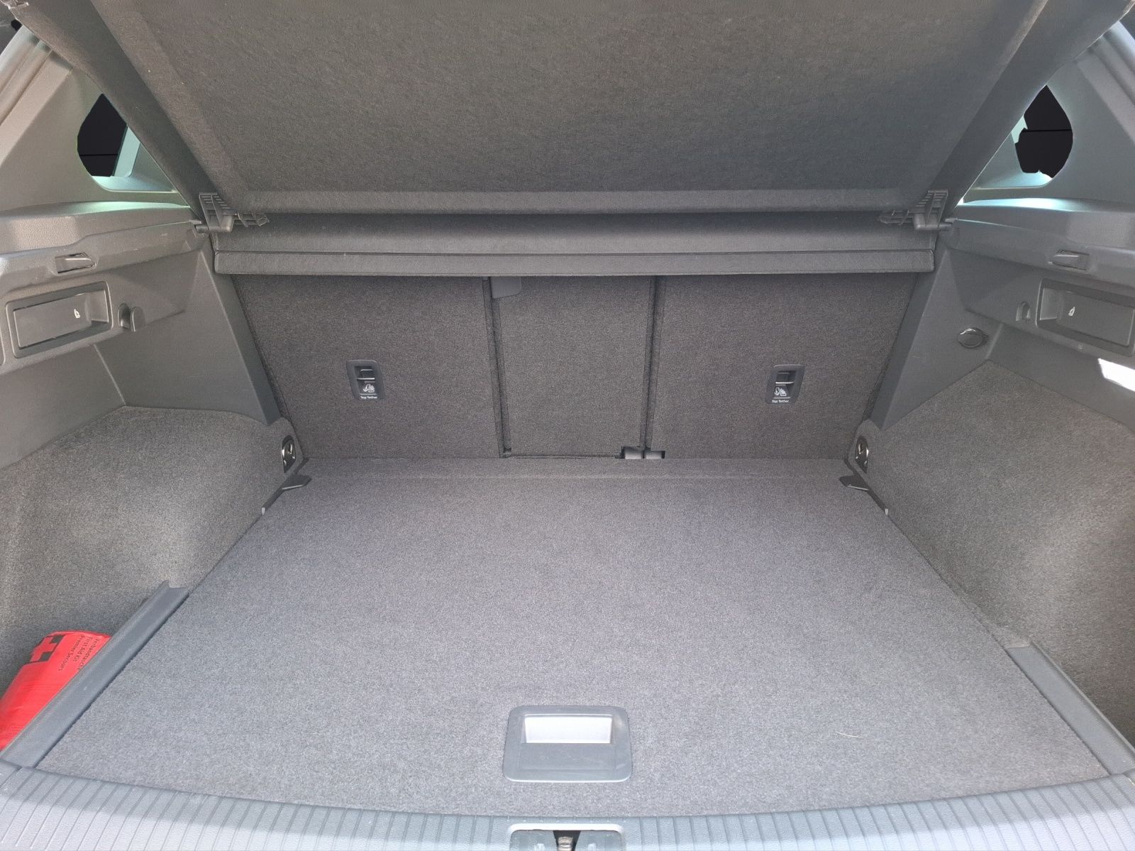 Fahrzeugabbildung Volkswagen Tiguan TDI R-Line DSG 4M STH Matrix AHK Navi AID