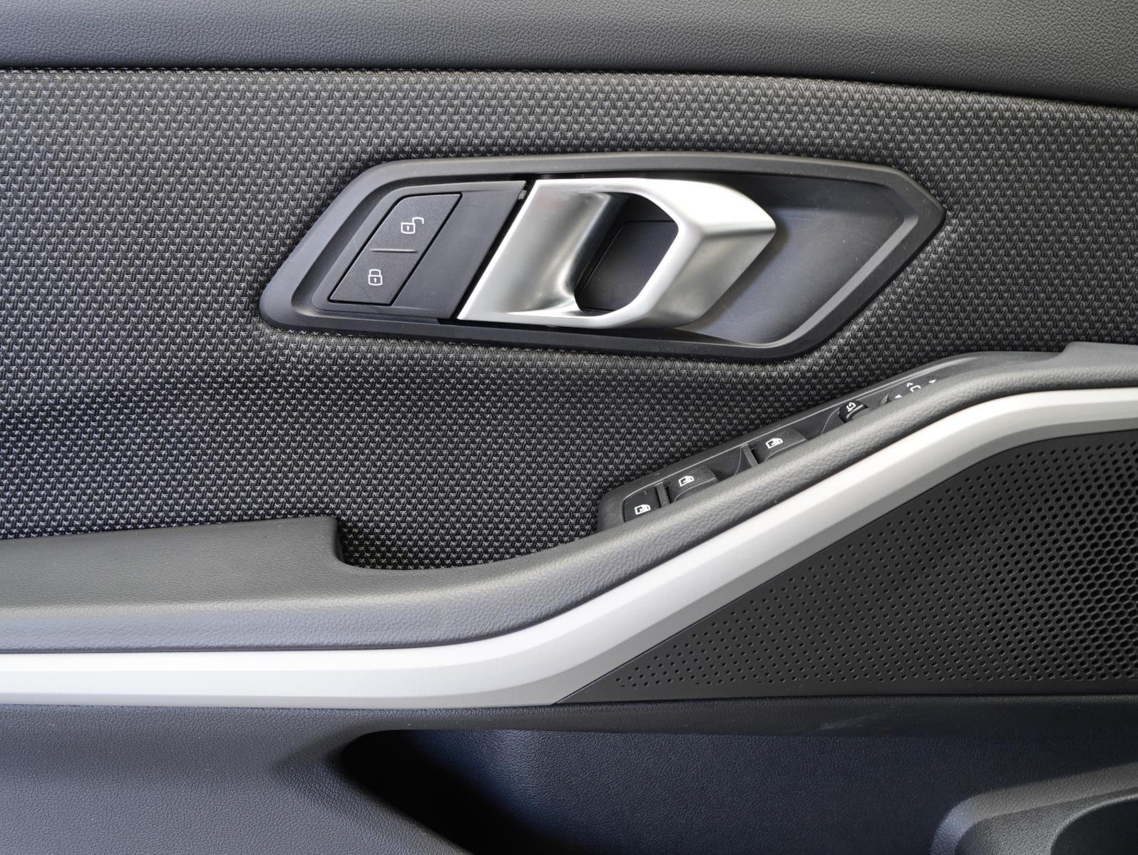 BMW 320 d xDrive Touring DRIVING-ASSISTANT/CURVED, миниатюра 10