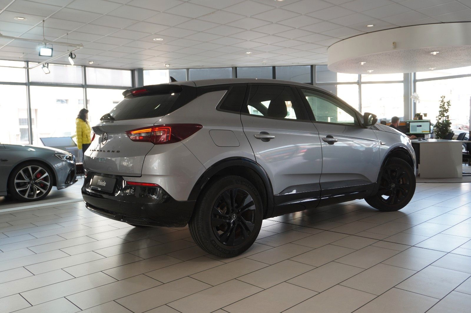 Fahrzeugabbildung Opel Grandland (X) 1.2T GS SPORT NAVI/LED/VIRT./DAB+