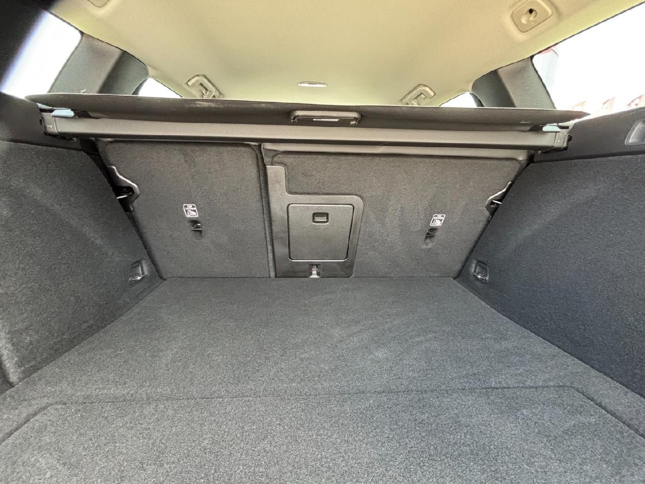 Fahrzeugabbildung Volvo V60 Kombi Plus Dark LED DAB AHK ACC Harman Kardo