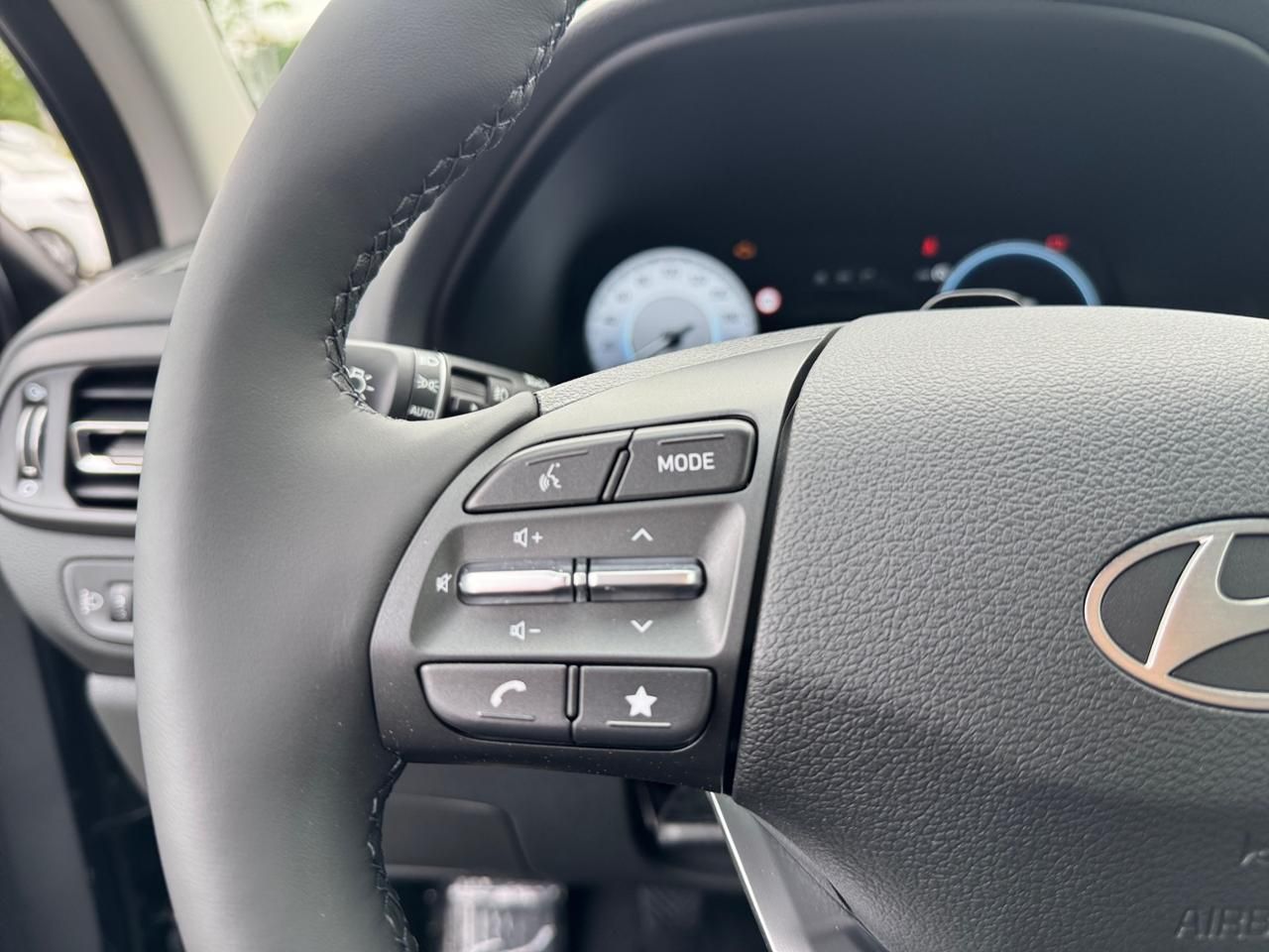 Fahrzeugabbildung Hyundai i30 ADVANTAGE *LED*NAVI*SHZ*LHZ*NAVI*USB*DAB+