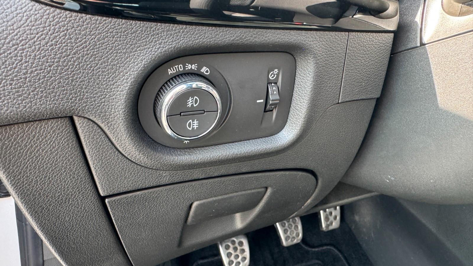 Opel Astra K SportsTourer Elegance Alcantara Led Navi