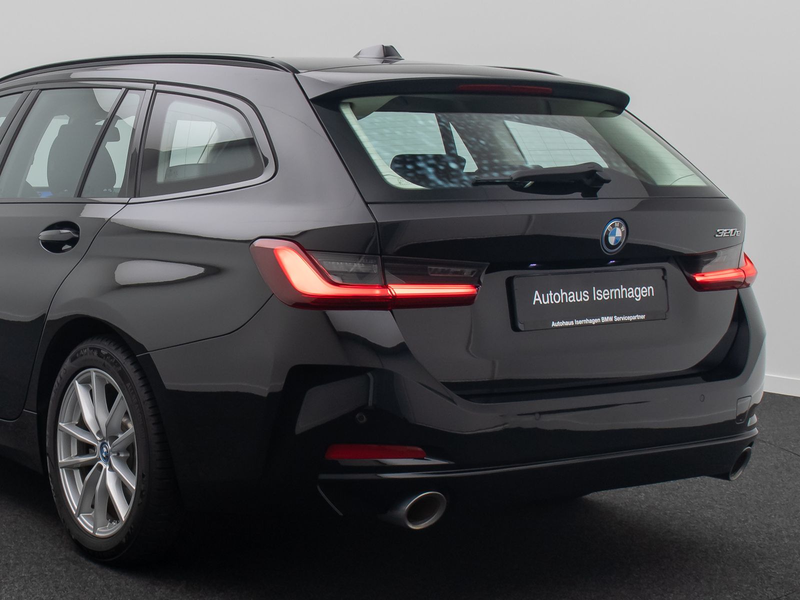 Fahrzeugabbildung BMW 320e Widscreen PDC CockpitPlus DAB Geschwindig