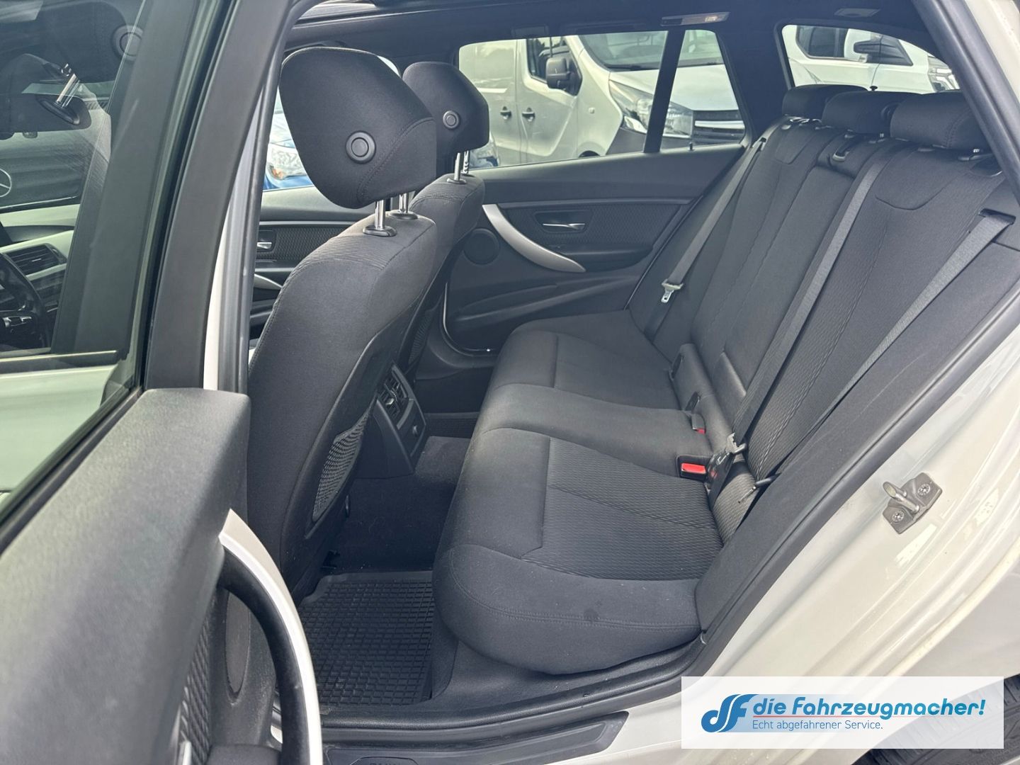 Fahrzeugabbildung BMW 320 d Touring M Paket Optik AHK-klappbar El. Pan