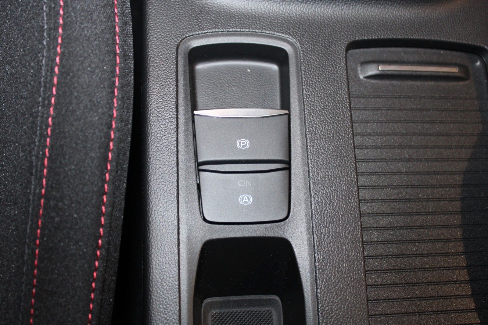 Fahrzeugabbildung Ford Focus Hybrid ST-Line X Automatik Top Ausstattung
