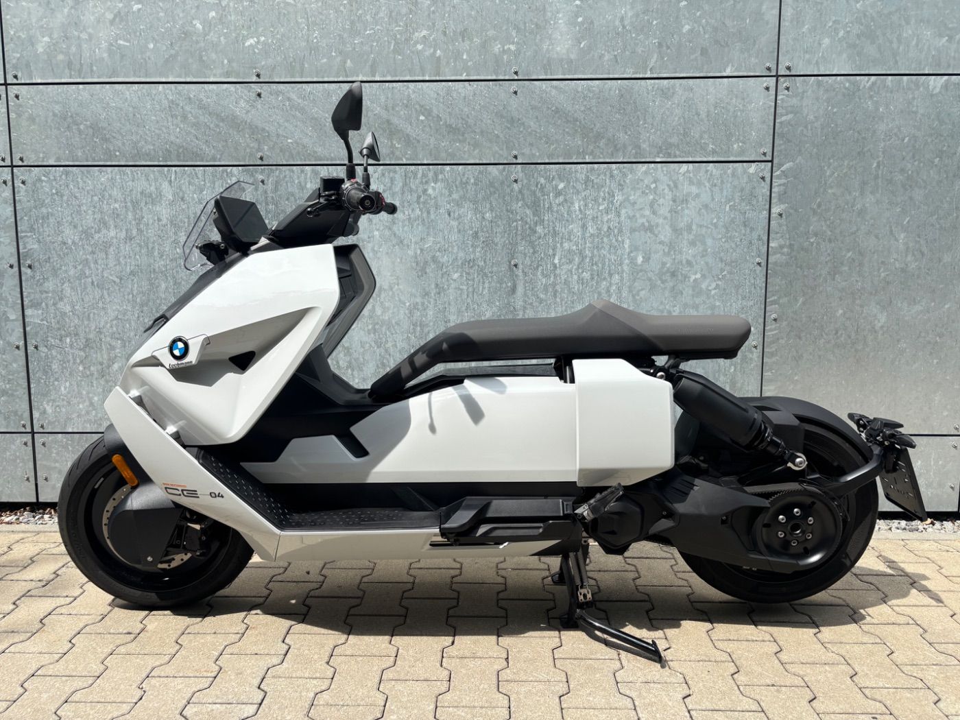 Fahrzeugabbildung BMW CE 04 2 Pakete Schnellladegerät