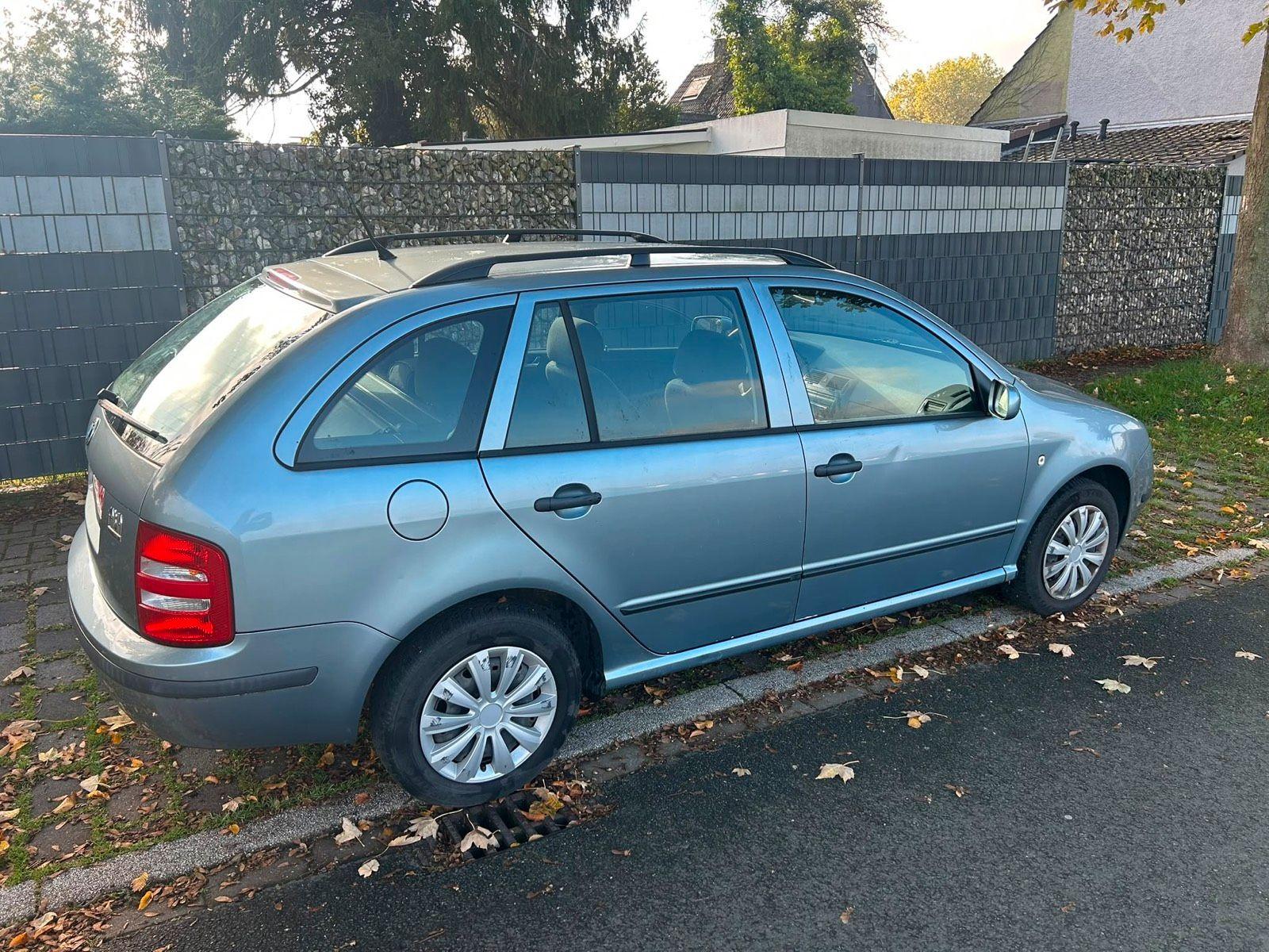 Skoda Fabia 2005 — rear view