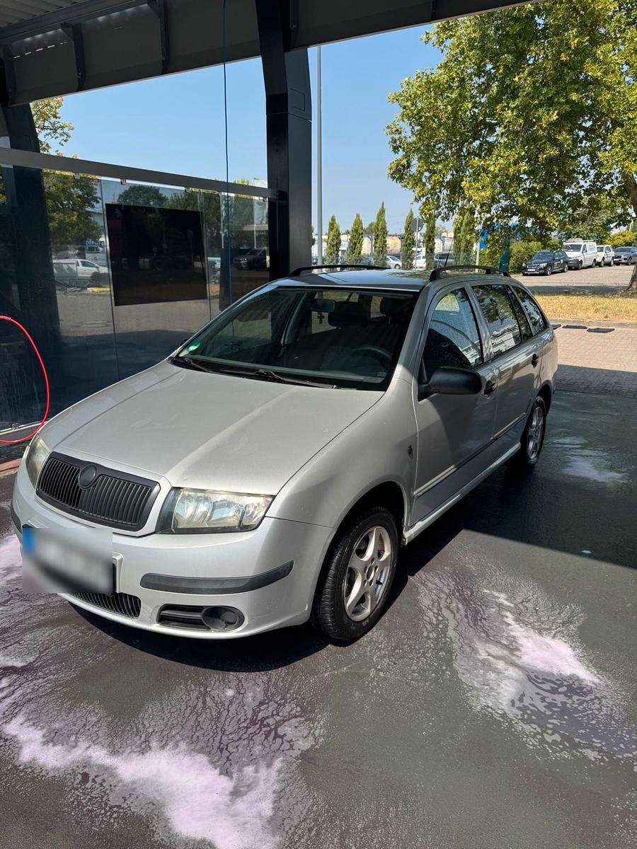 Skoda Fabia 2006 — rear view