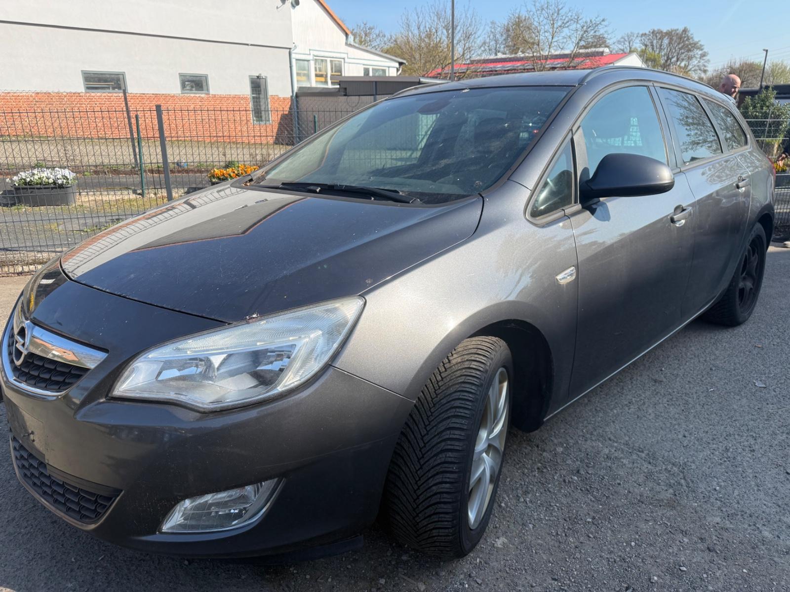 Opel Astra J Sports Tourer Design Edition