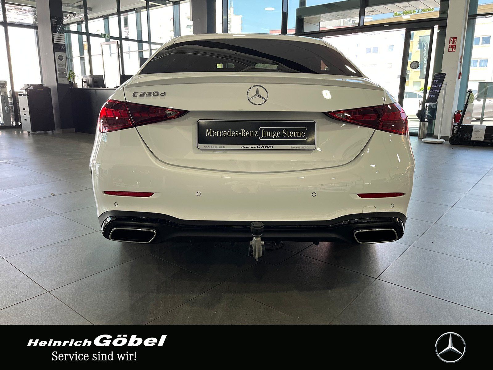 Fahrzeugabbildung Mercedes-Benz C 220 d AMG+PANO+AHK+NIGHT+DIGITAL+360°+CARPLAY