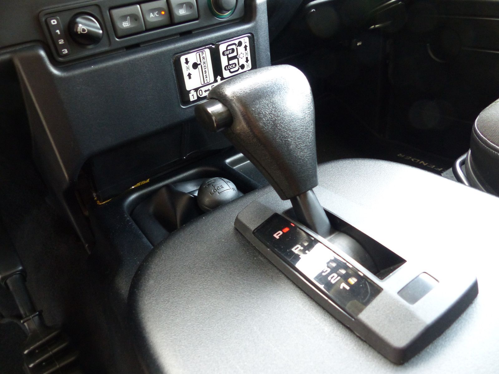 Fahrzeugabbildung Land Rover Defender 110 D AUTOMATIK !!