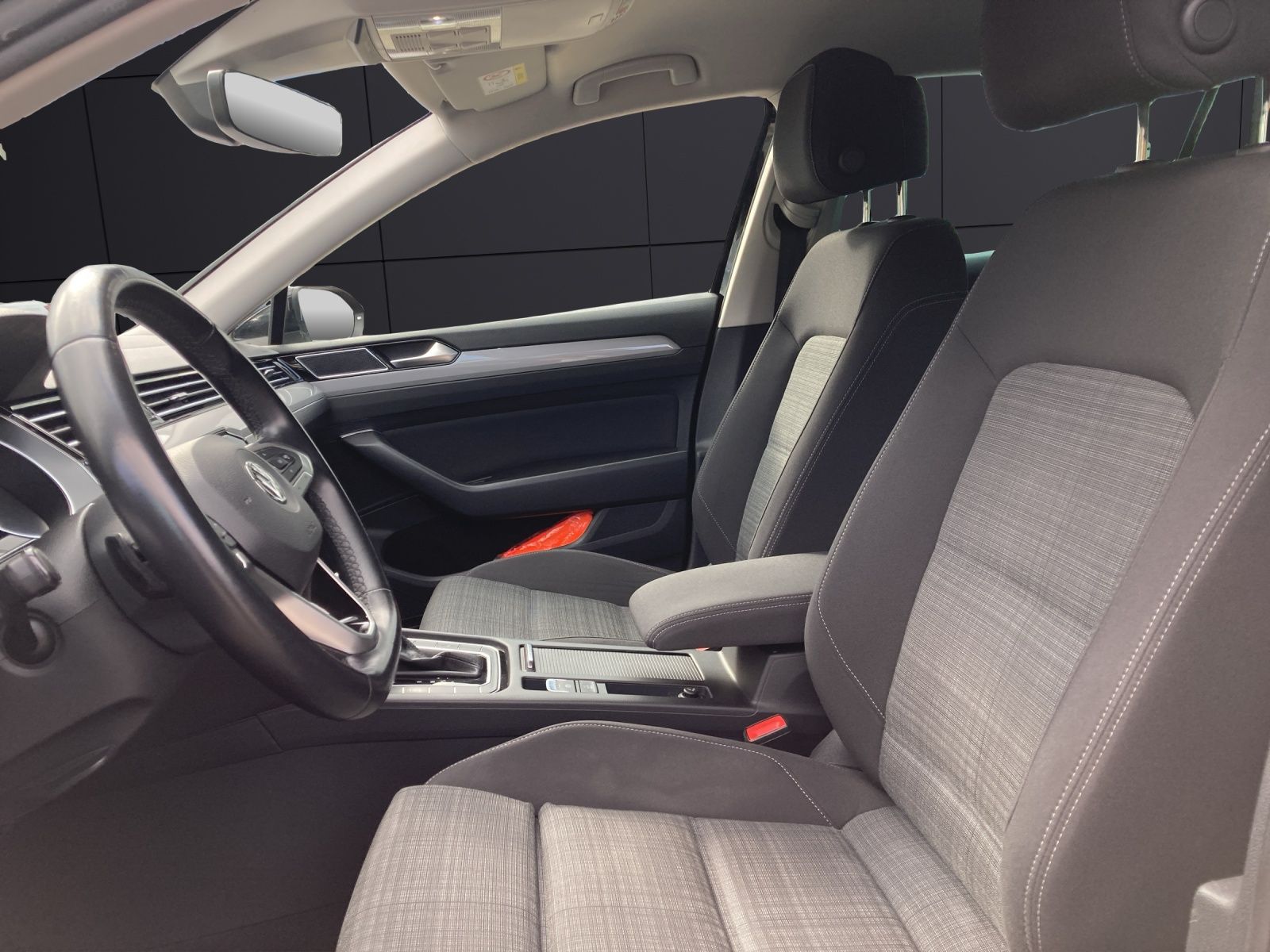 Fahrzeugabbildung Volkswagen Passat Variant BUSINESS TSI DSG LED Navi ACC SH