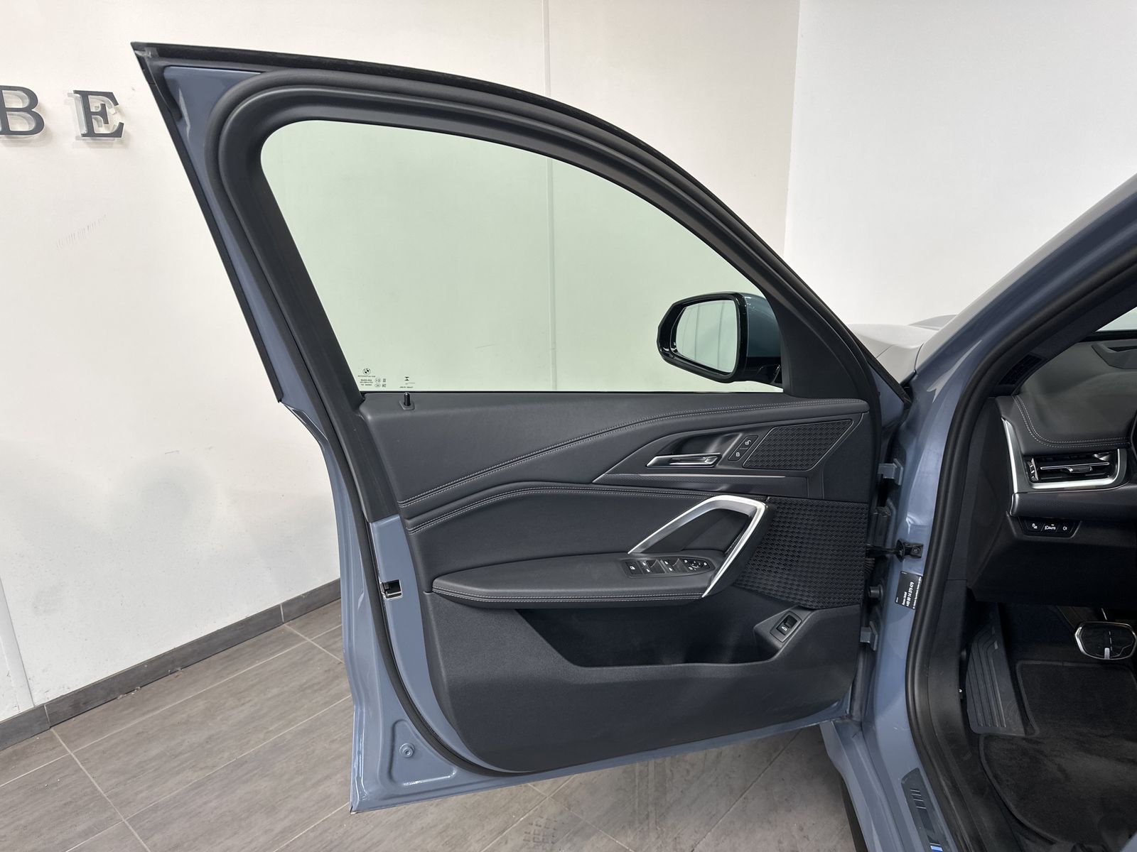 Fahrzeugabbildung BMW iX1 xDrive30 M-Sport NAV+LED+ACC+KAMERA+PANO+SHZ