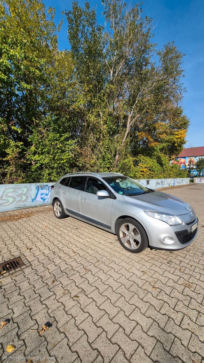Renault Megane 2011 — photo 10