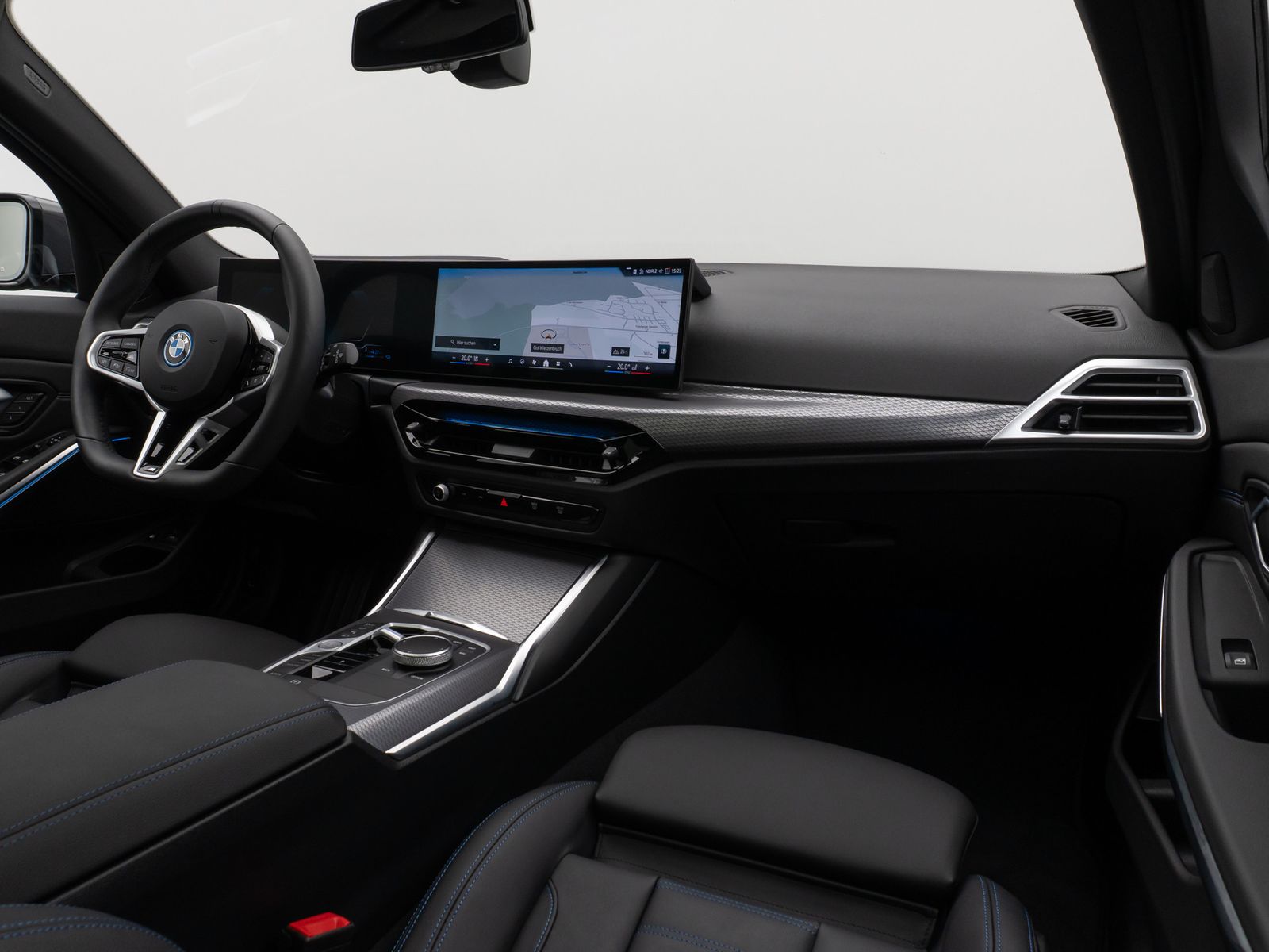 Fahrzeugabbildung BMW 330e M Sport Pro Panorama 360°HUD DAB HiFi AHK