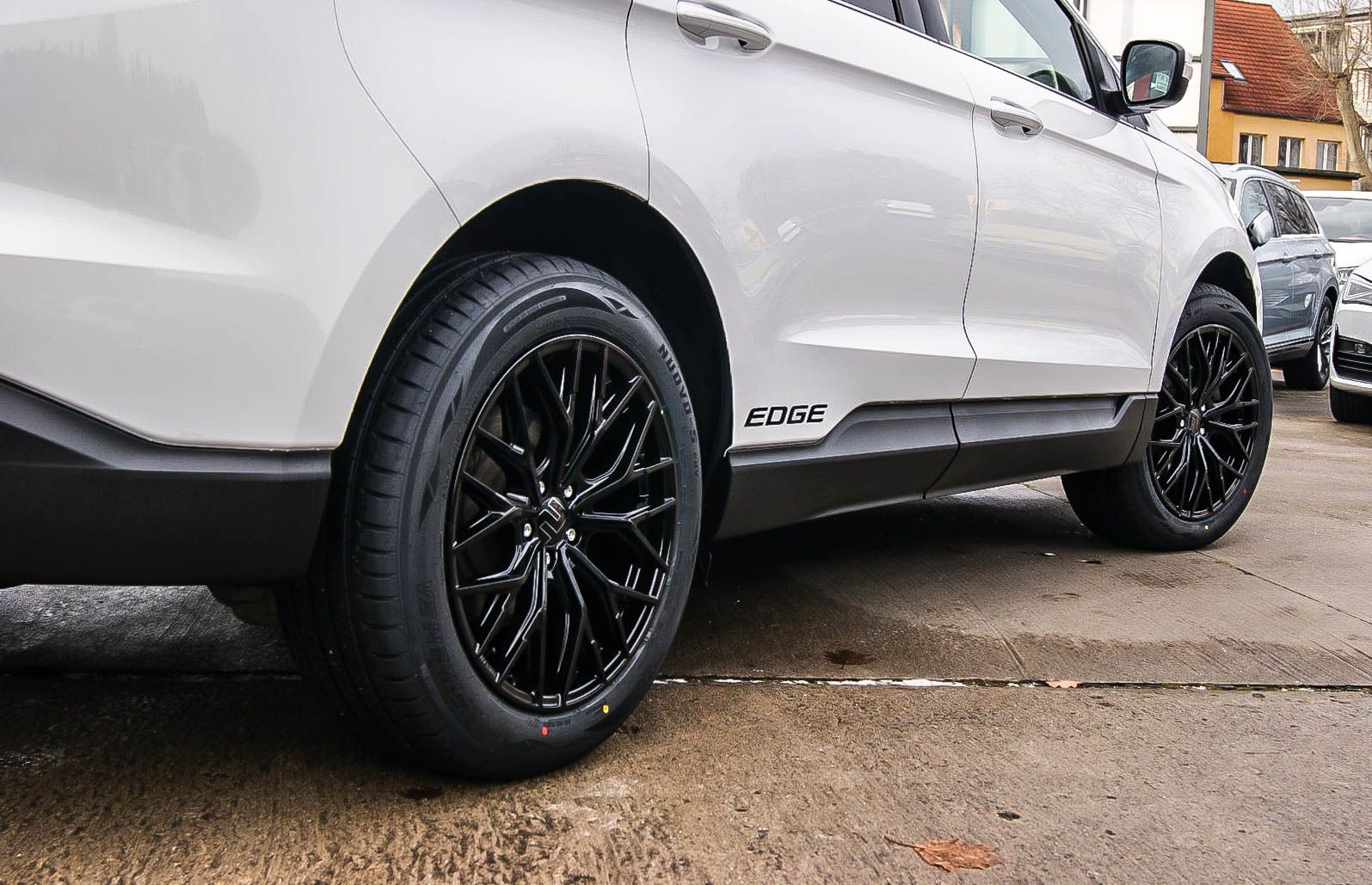 Fahrzeugabbildung Ford Edge Titanium 4x4 LEDER NAVIGATION KAMERA PDC 19