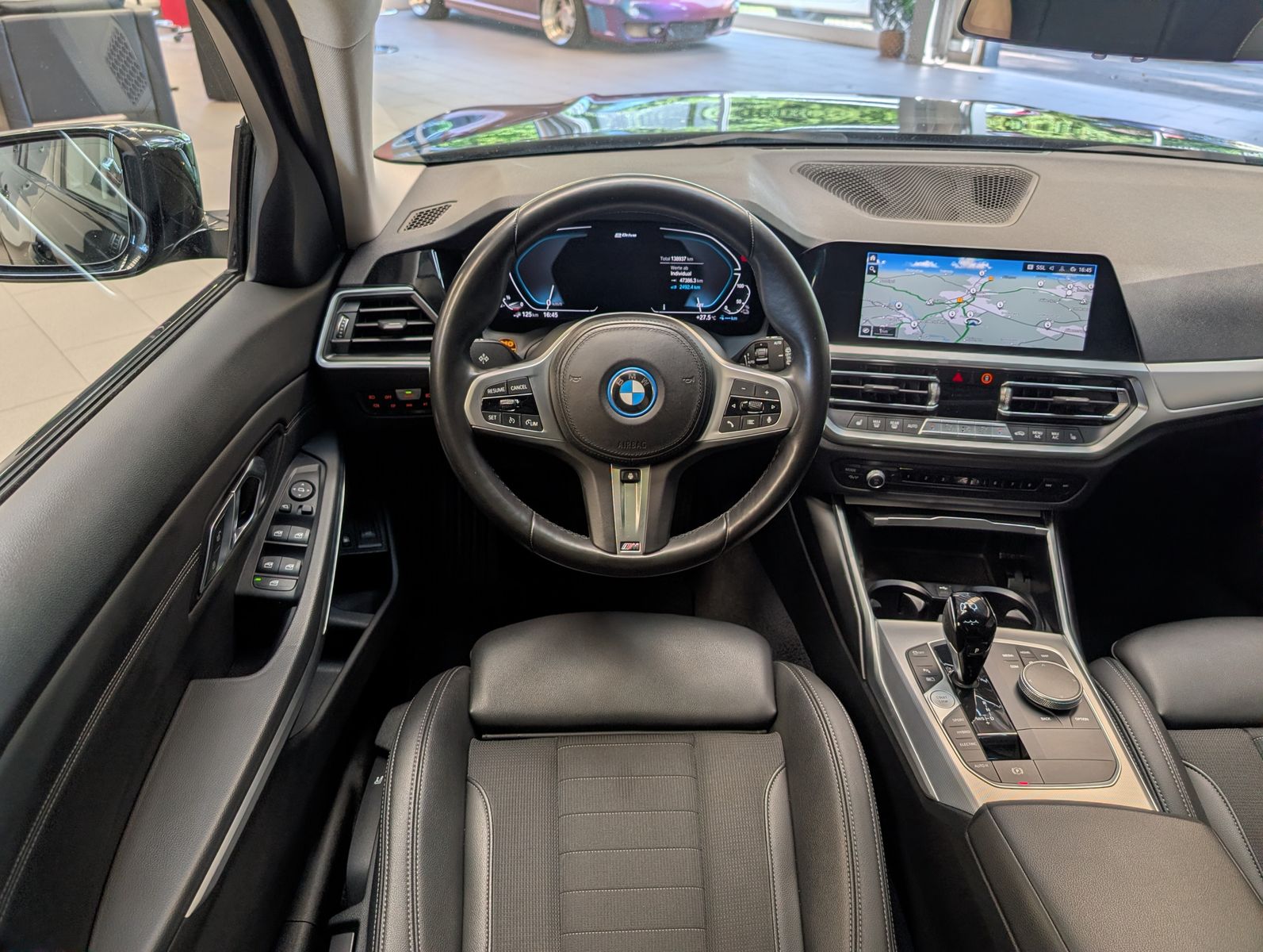 Fahrzeugabbildung BMW 320 e xDrive Sport Line Schadow Pano Laser Navi