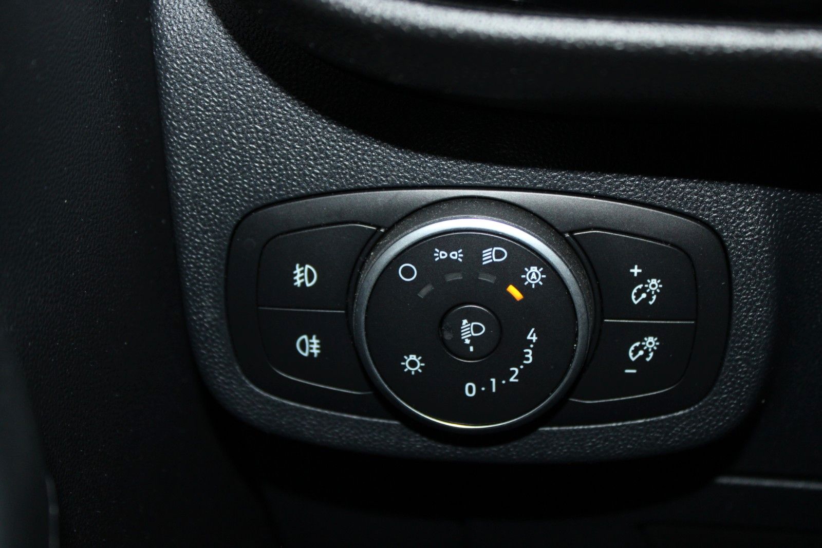 Fahrzeugabbildung Ford Fiesta Titanium LED KLIMA Allwetter PDC WinterP.