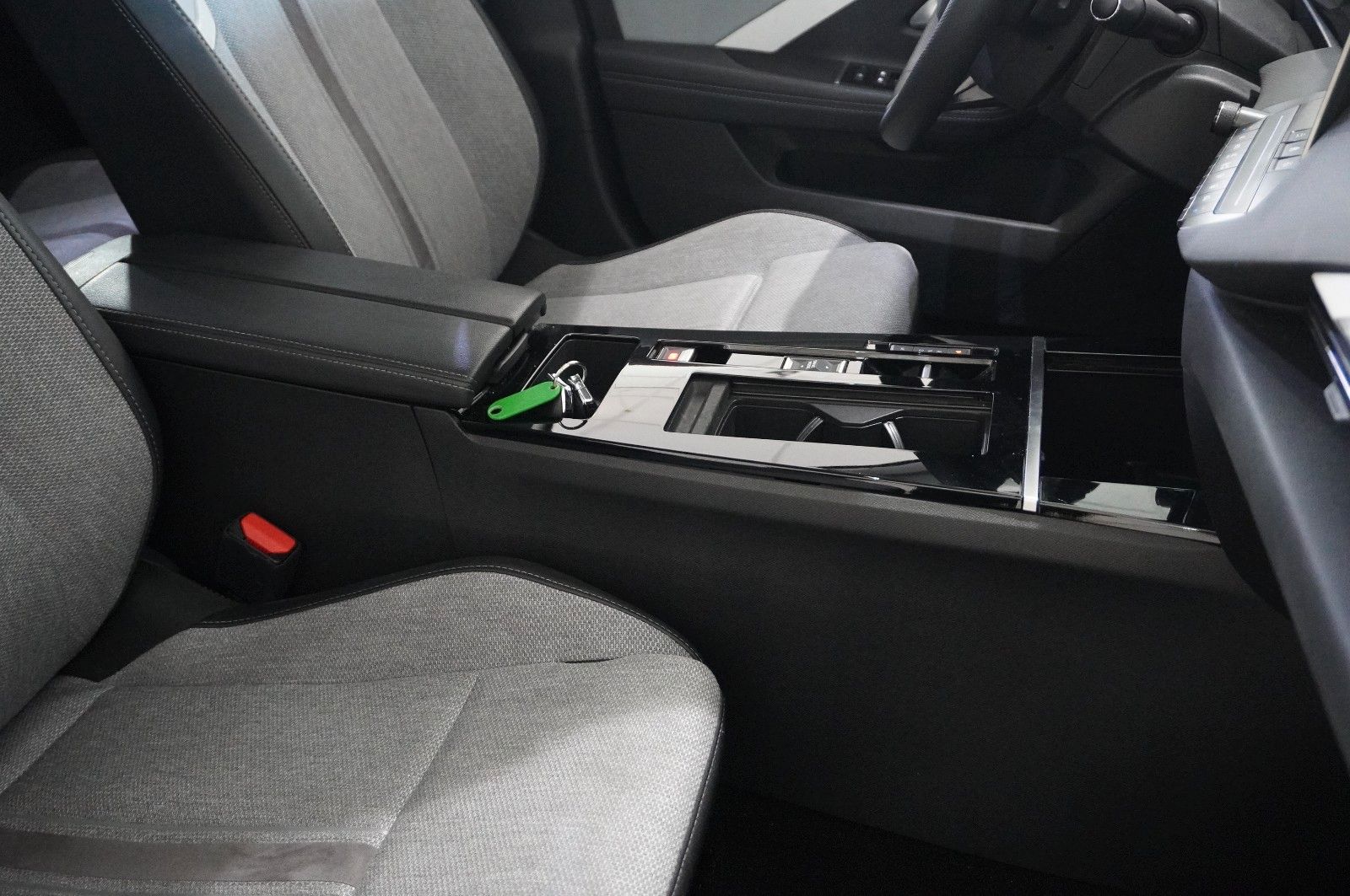 Fahrzeugabbildung Opel Astra L Lim. 1.2T ELEGANCE NAVI/LED/KAMERA/SPORT